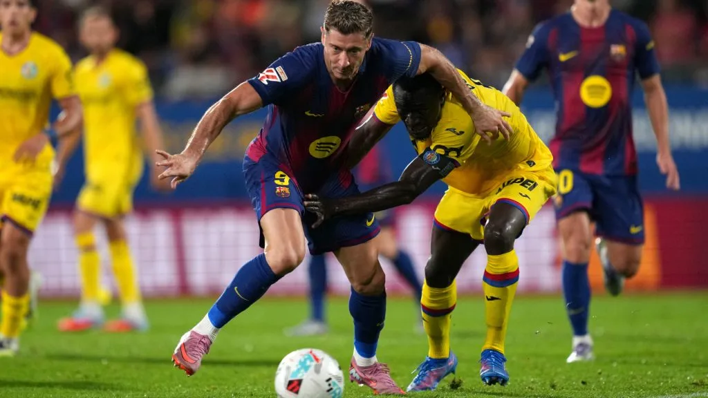 Barcelona star Robert Lewandowski battling for the ball 