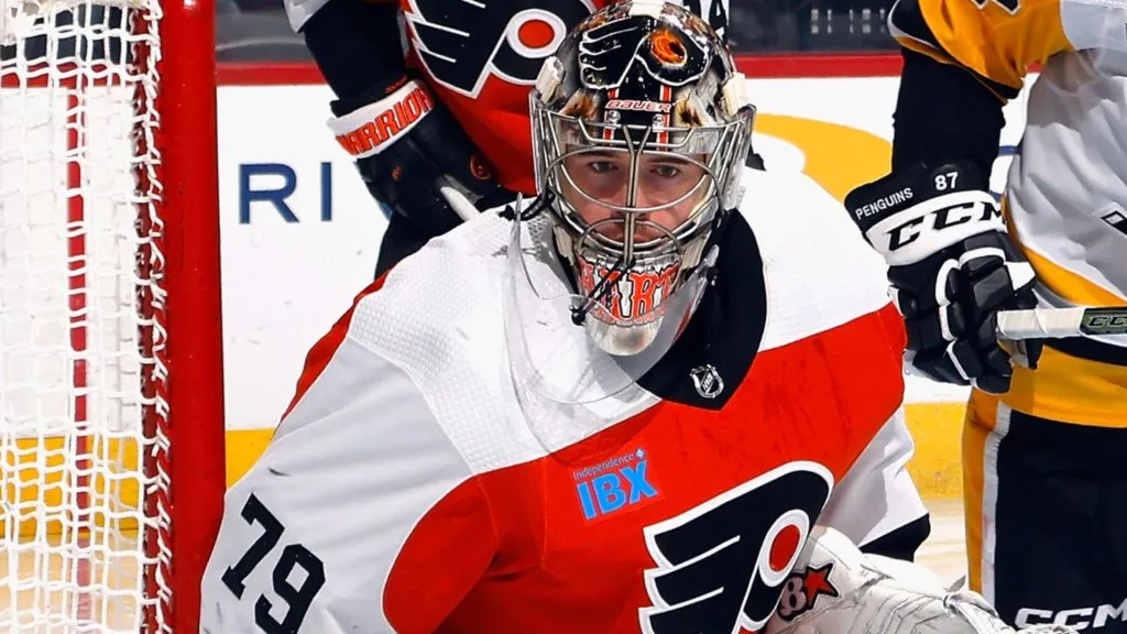 Carter Hart, reinstated by the NHL in September, could rejoin the team as early as mid-October. (Photo by Bruce Bennett/Getty Images)