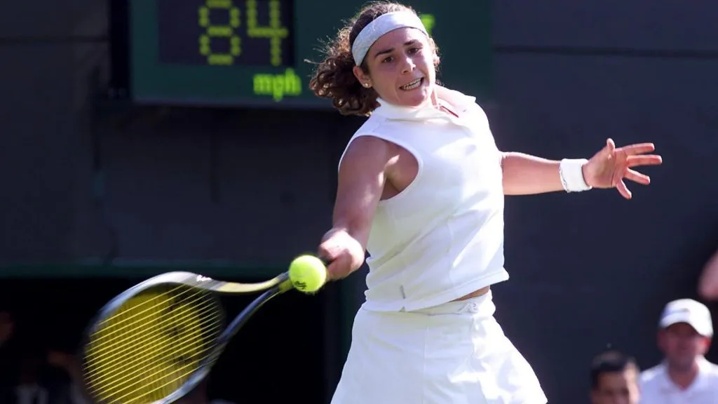 Virginia Ruano Pascual during a 2001 Wimbledon game against Martina Hingis. (Getty Images)