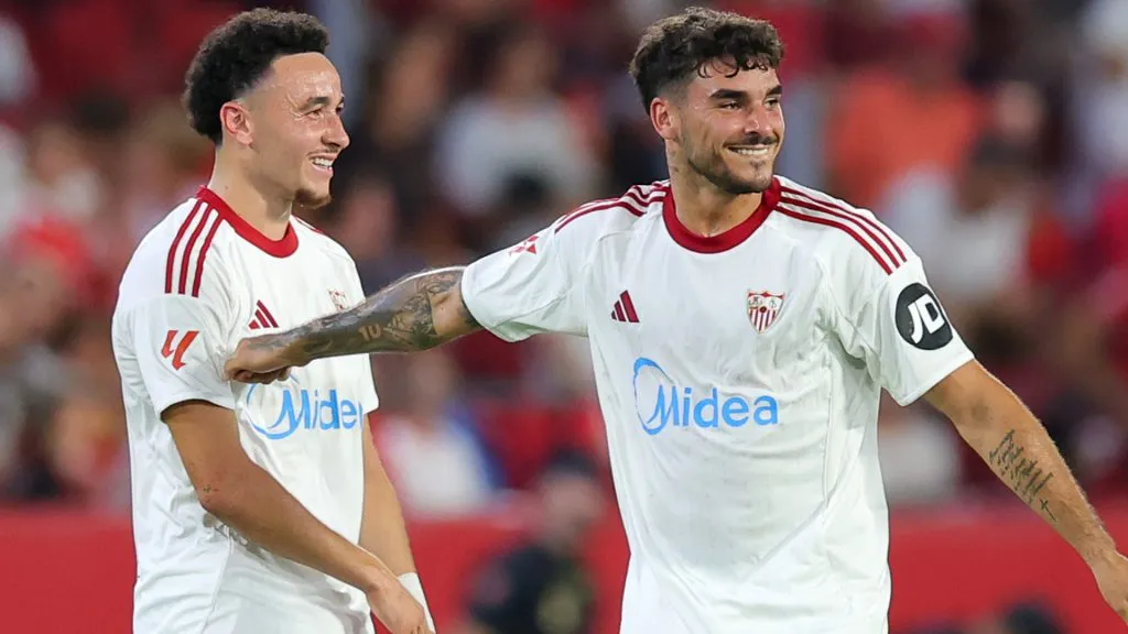 Isaac Romero of Sevilla FC smiling