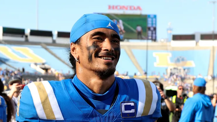Nico Iamaleava #9 of the UCLA Bruins against the Penn State Nittany Lions