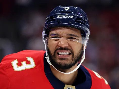 Panthers’ Jones clears the air with bold message to Bedard, Blackhawks