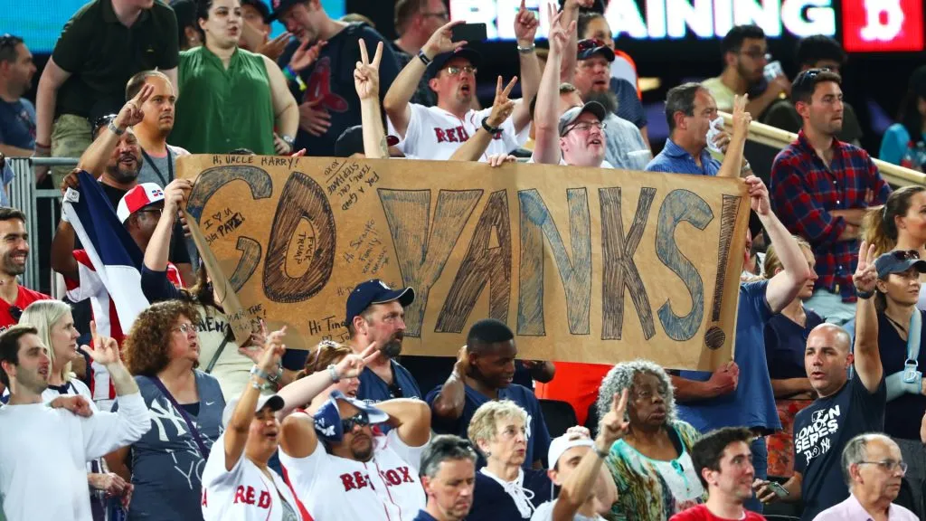 New York Yankees fans (Source: Dan Istitene/Getty Images)
