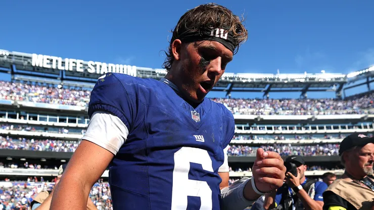 Jaxson Dart #6 of the New York Giants.
