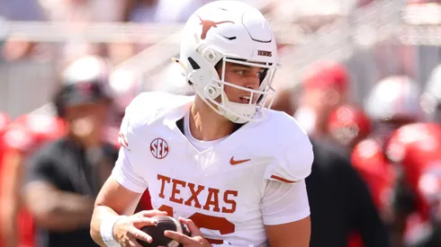 Arch Manning #16 of the Texas Longhorns.