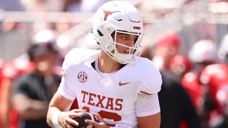 Arch Manning #16 of the Texas Longhorns.