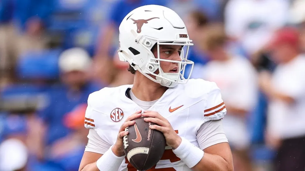 Arch Manning prepares to throw a pass