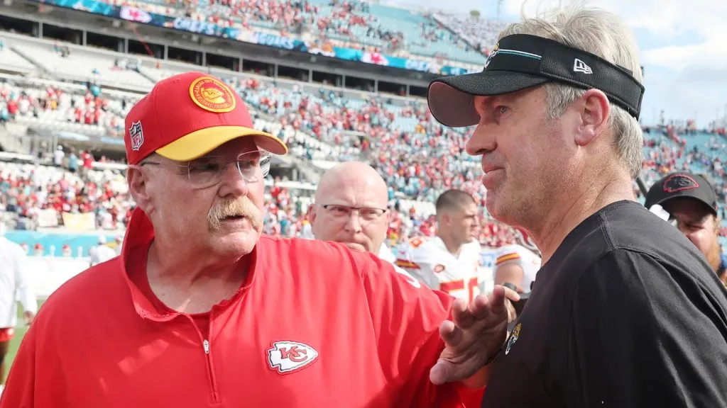 Andy Reid talks with Doug Pederson after a game in Jacksonville. (Mike Carlson/Getty Images)