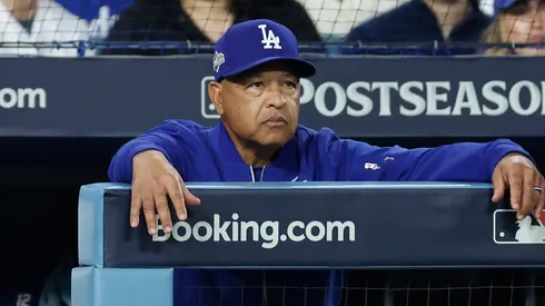 Dave Roberts looks on against the Philadelphia Phillies.