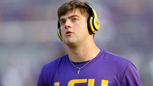 Quarterback Garrett Nussmeier #18 of the LSU Tigers.