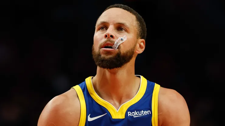 Stephen Curry #30 of the Golden State Warriors eyes a free throw.