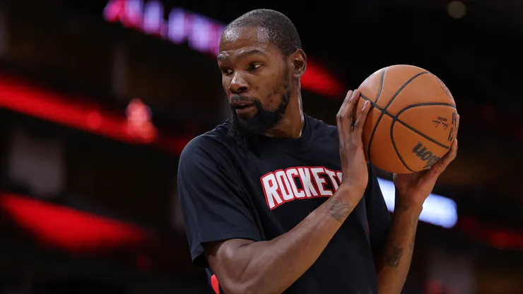 Kevin Durant #7 of the Houston Rockets warms up.