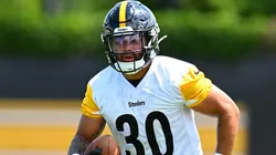 Jaylen Warren #30 of the Pittsburgh Steelers.