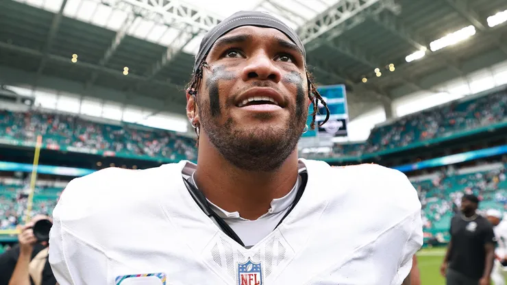 Tua Tagovailoa leaves the field after a loss vs the Chargers on October 12, 2025 in Miami Gardens.