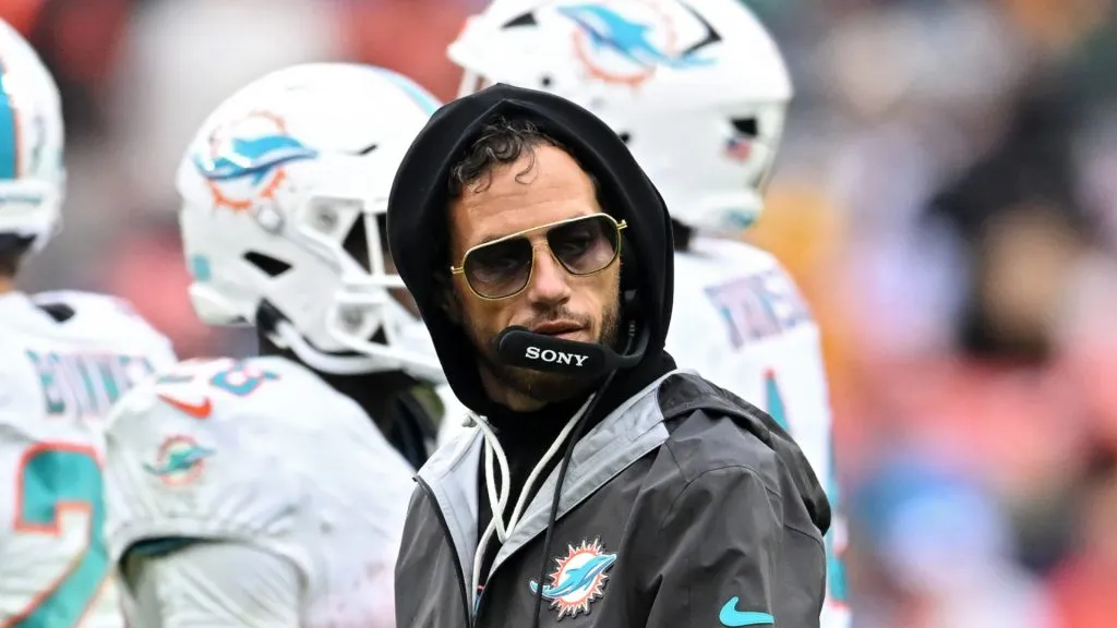 Mike McDaniel during the Dolphins' loss in Cleveland.