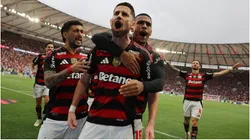 Jorginho of Flamengo celebrates with teammates
