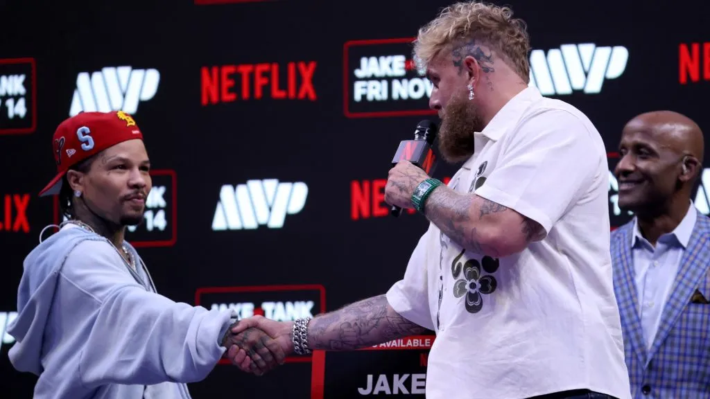 Gervonta “Tank” Davis and Jake Paul shake hands. Leonardo Fernandez/Getty Images)