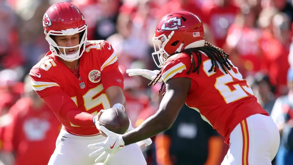 Patrick Mahomes with Kareem Hunt