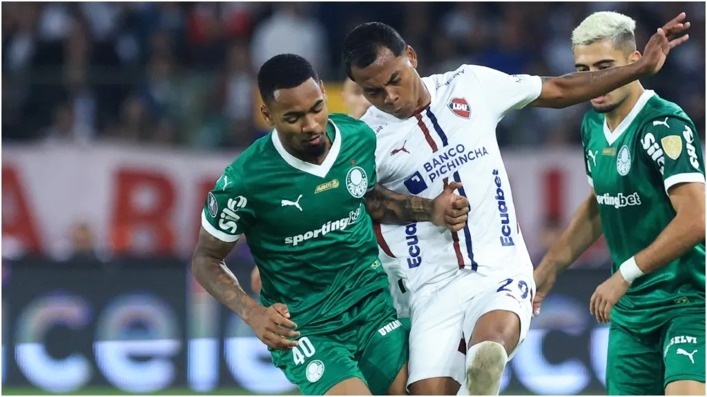 Allan of Palmeiras is challenged by Bryan Ramirez of LDU de Quito – Franklin Jacome/Getty Images