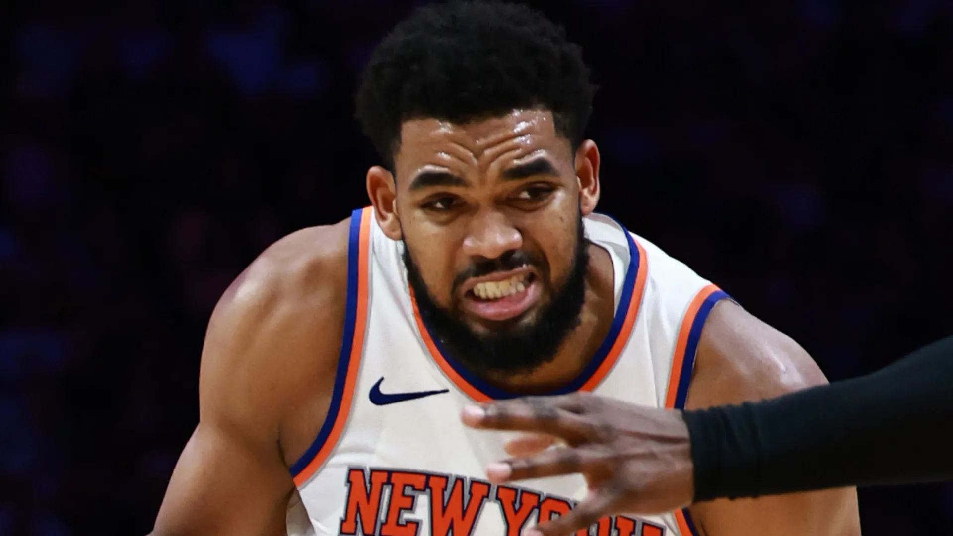 Karl-Anthony Towns dribbling