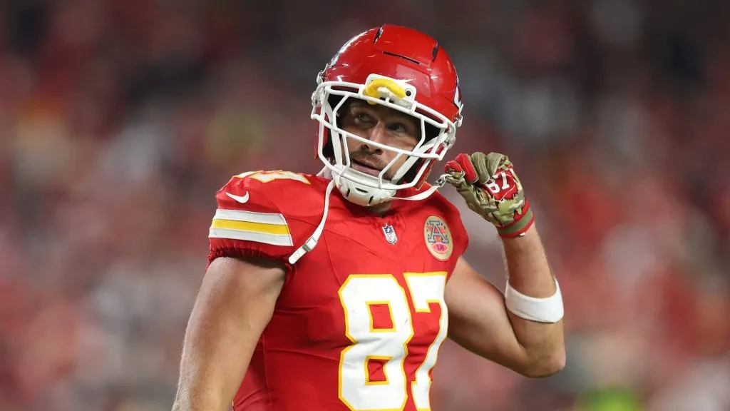 Travis Kelce reacts after an interception by Bobby Wagner.