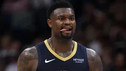 Zion Williamson #1 of the New Orleans Pelicans drives the ball up.