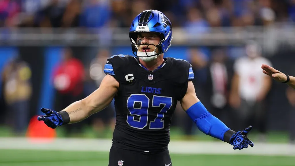 Aidan Hutchinson during a Lions game.