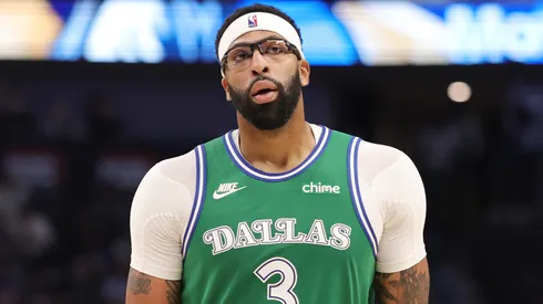 Anthony Davis during an NBA game with the Dallas Mavericks.
