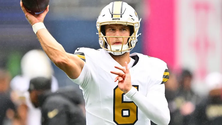 Tyler Shough #6 of the New Orleans Saints