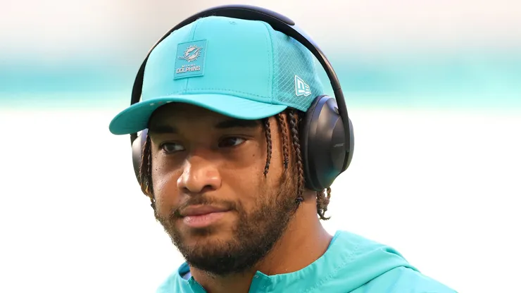 Tua Tagovailoa warms up prior to the game against the Ravens on October 30, 2025, Florida.