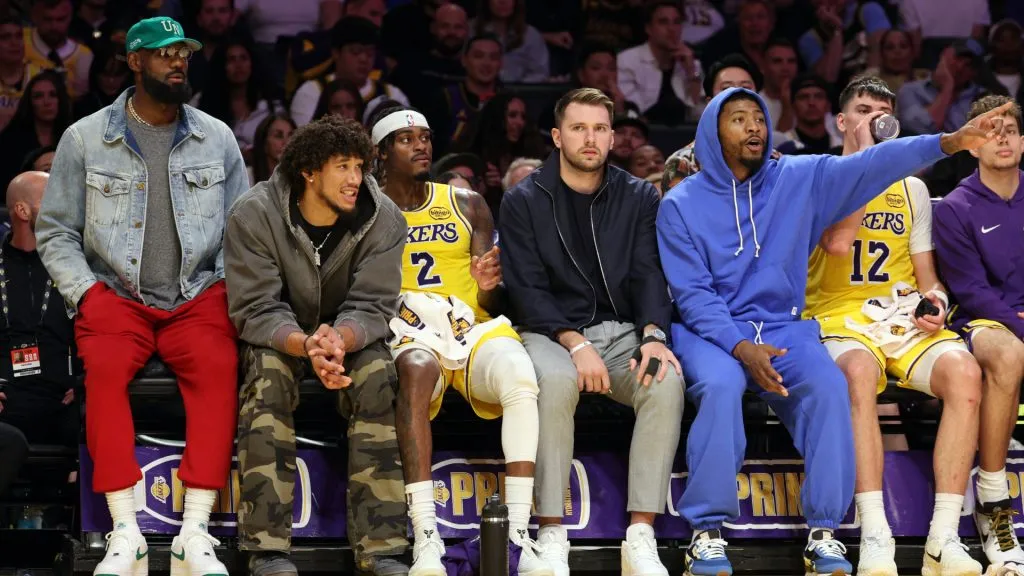 LeBron James sitting on the bench in Lakers’ game vs Blazers. (Getty Images)