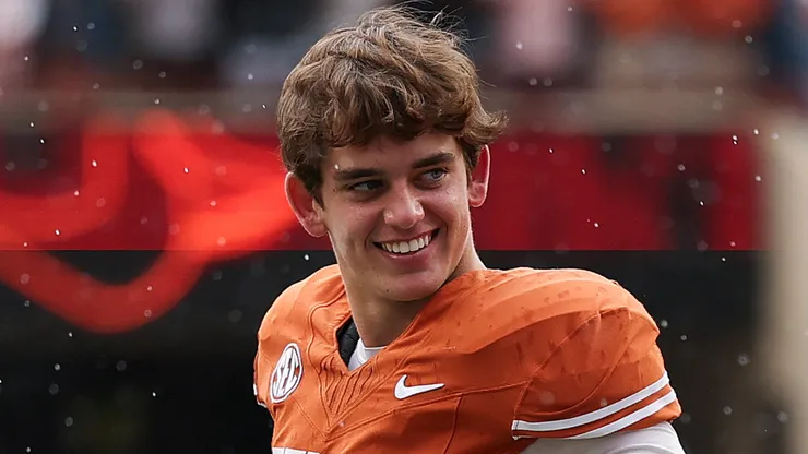 Arch Manning #16 of the Texas Longhorns against the Vanderbilt Commodores
