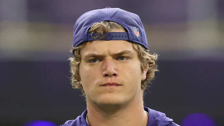 J.J. McCarthy before a game between Vikings and Falcons.