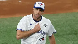 Max Scherzer acknowledges the fans as he exits the game during the World Series on November 01, 2025 in Toronto.
