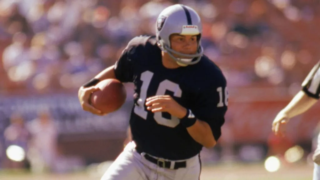 Jim Plunkett (Source: Mike Powell/Getty Images)