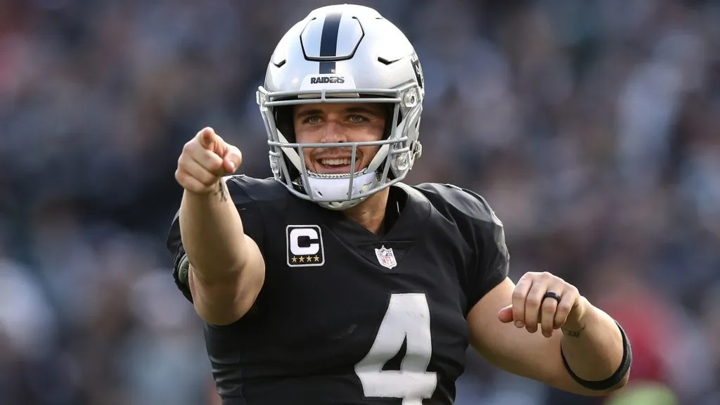 Derek Carr (Source: Ezra Shaw/Getty Images)