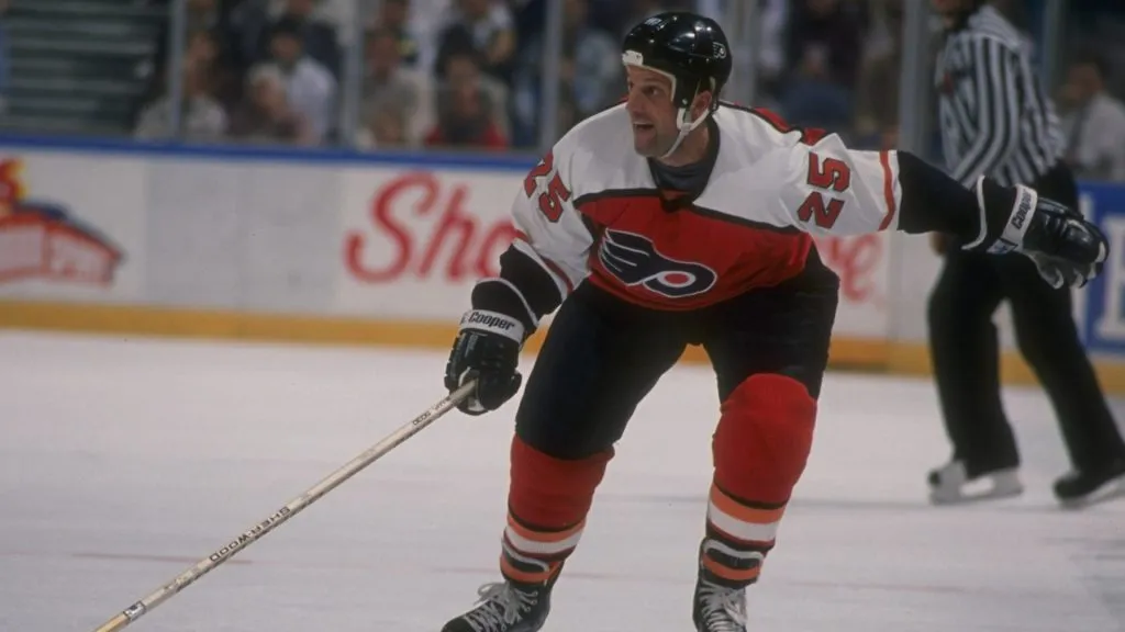 Center Keith Acton of the Philadelphia Flyers in 1990. (Source: Ken Levine /Allsport)