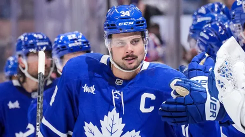 Auston Matthews #34 of the Toronto Maple Leafs celebrates his goal.