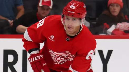 Patrick Kane #88 of the Red Wings plays against the Penguins.