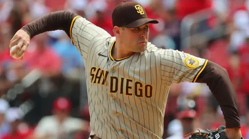 Craig Stammen #34 of the San Diego Padres delivers a pitch on September 19, 2021.