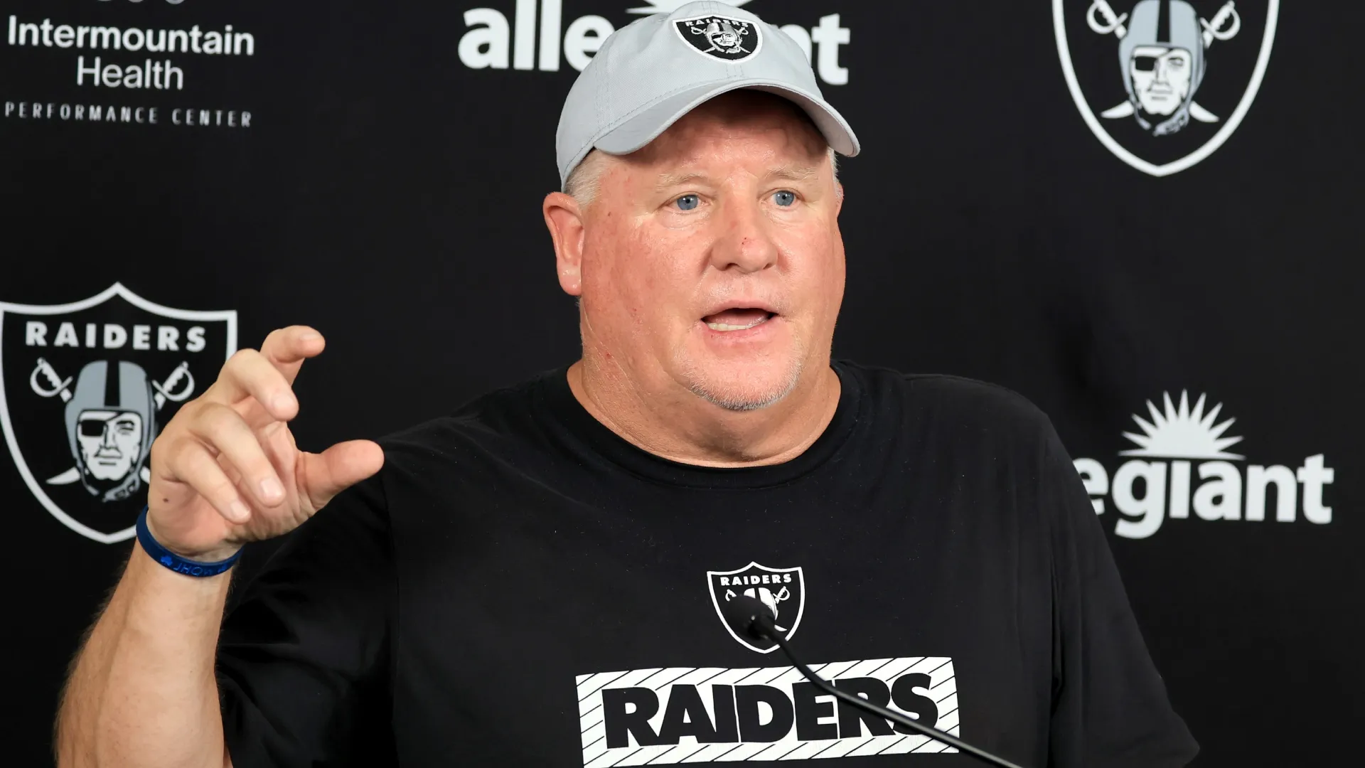 Offensive coordinator Chip Kelly of the Las Vegas Raiders