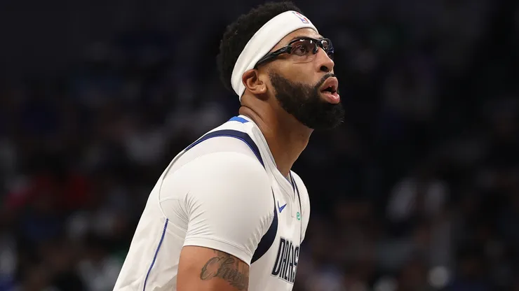 Anthony Davis #3 of the Dallas Mavericks takes a shot.