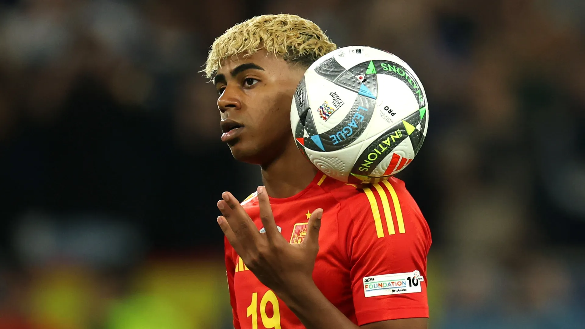 Lamine Yamal looks up