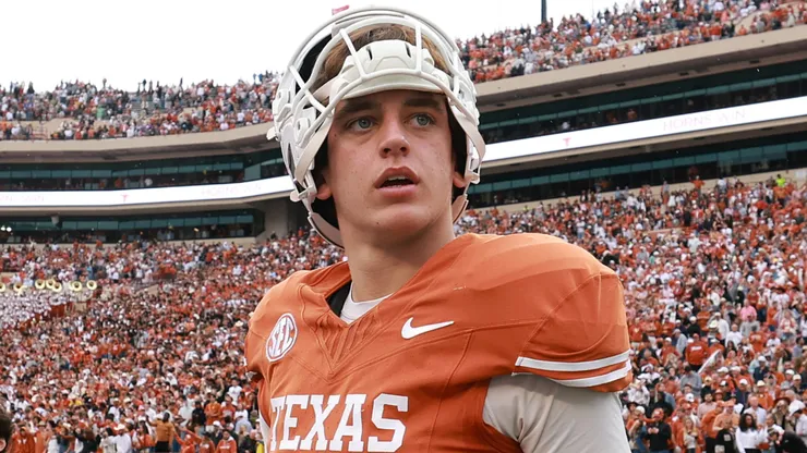 Arch Manning #16 of the Texas Longhorns.