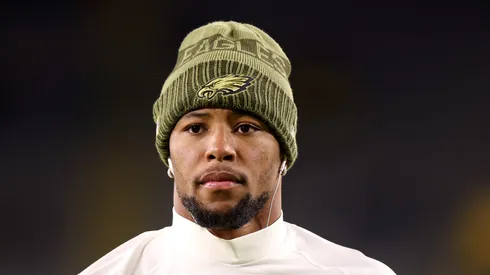 Saquon Barkley warms up prior to the game vs the Packers on November 10, 2025 in Green Bay.