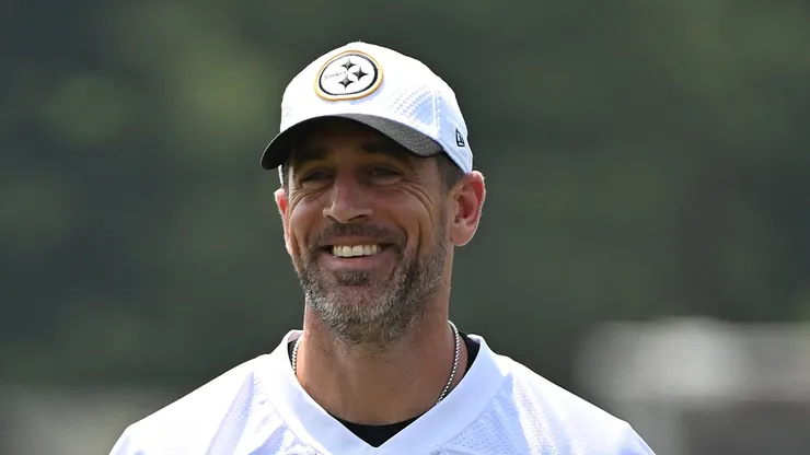 Aaron Rodgers quarterback of the Steelers