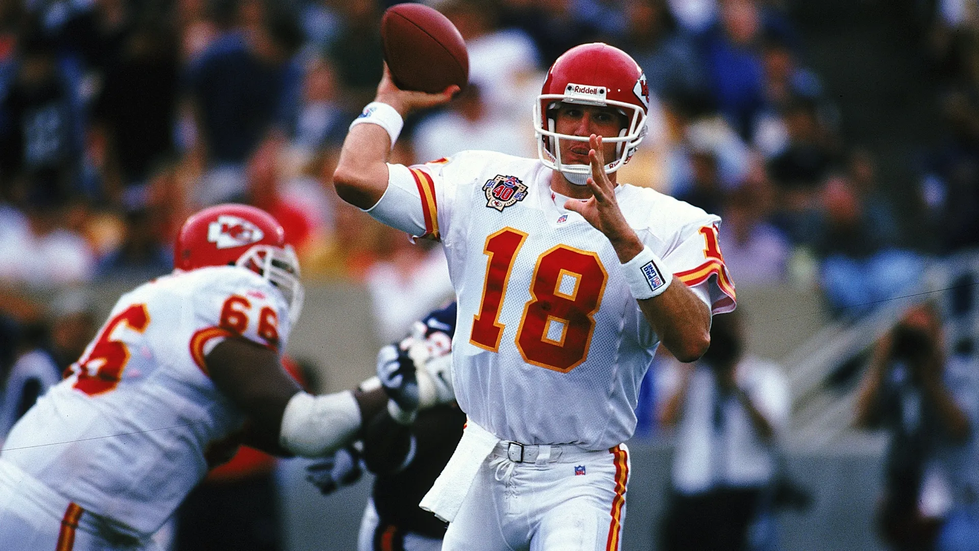 Elvis Grbac #18 of the Kansas City Chiefs in 1999. (Source: Jonathan Daniel /Allsport