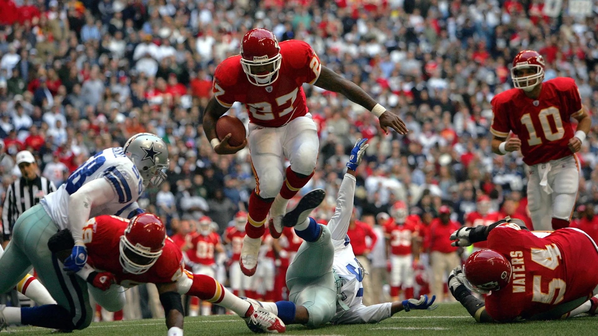 Larry Johnson #27 of the Kansas City Chiefs in 2005. (Source: Ronald Martinez/Getty Images)