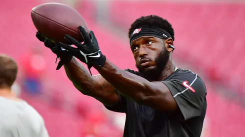 Chris Godwin #14 of the Tampa Bay Buccaneers warms up.