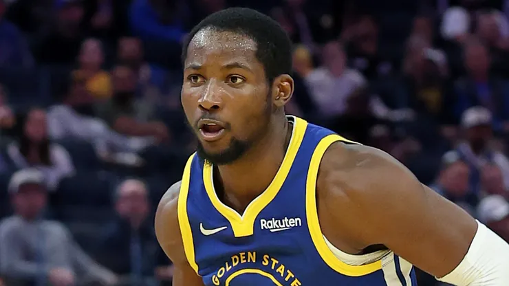 Jonathan Kuminga #1 of the Golden State Warriors dribbles the ball.